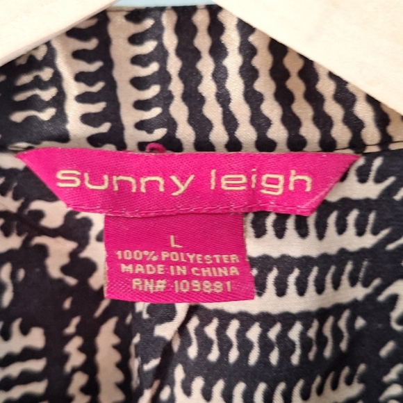 Sunny Leigh Button Top - Picture 12 of 16